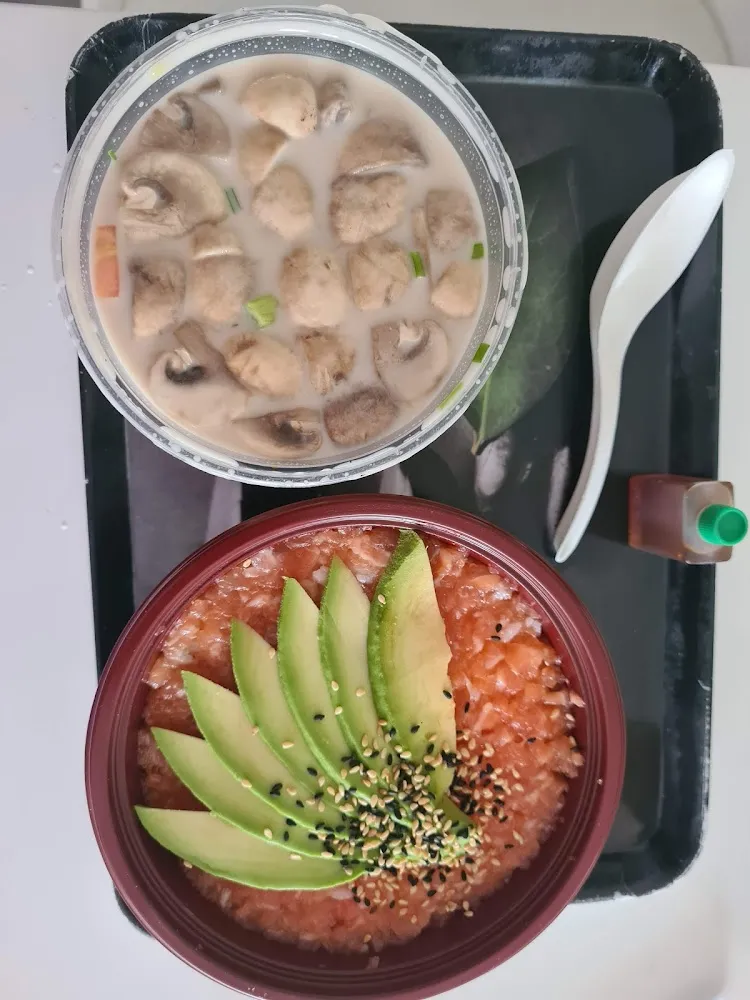 Tom Kha Crevettes Et Tartare de Saumon Avocat